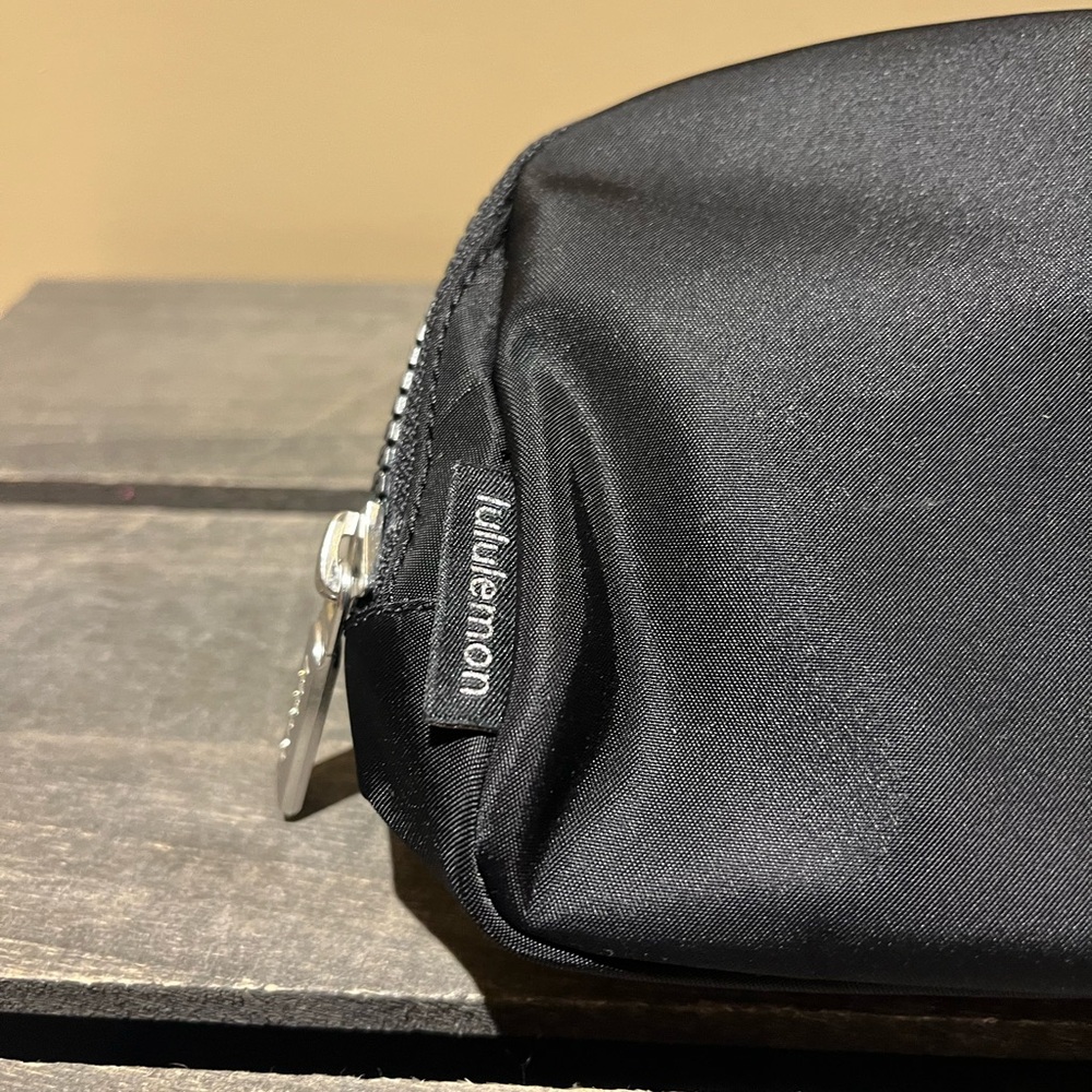 lululemon athletica Everywhere Belt Bag Mini -Black - Picture 5 of 15